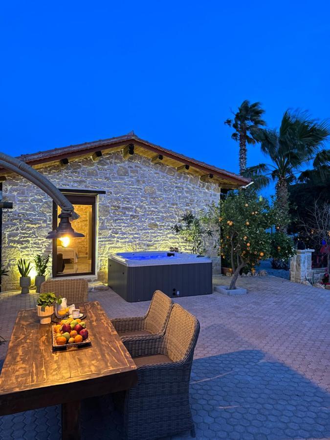 Villa Aspasia With Private Jacuzzi - Oasis Resort คอคคิโนส เปียร์โกส ภายนอก รูปภาพ