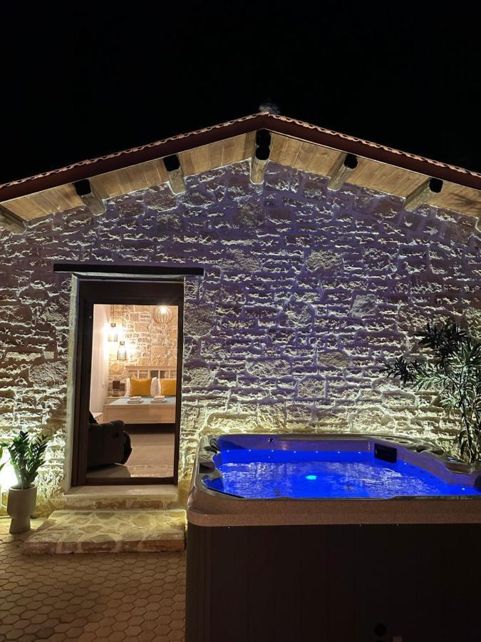 Villa Aspasia With Private Jacuzzi - Oasis Resort คอคคิโนส เปียร์โกส ภายนอก รูปภาพ