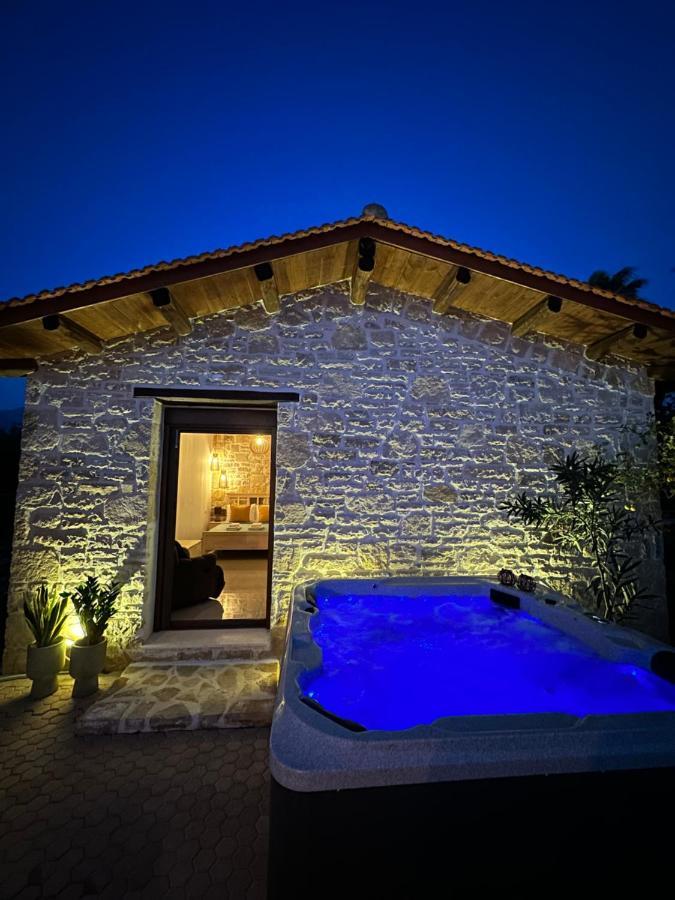 Villa Aspasia With Private Jacuzzi - Oasis Resort คอคคิโนส เปียร์โกส ภายนอก รูปภาพ