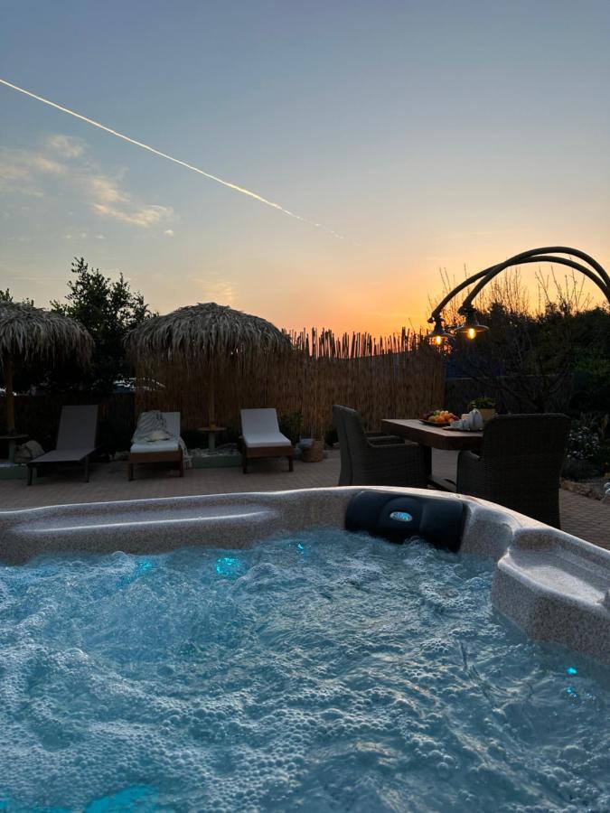 Villa Aspasia With Private Jacuzzi - Oasis Resort คอคคิโนส เปียร์โกส ภายนอก รูปภาพ