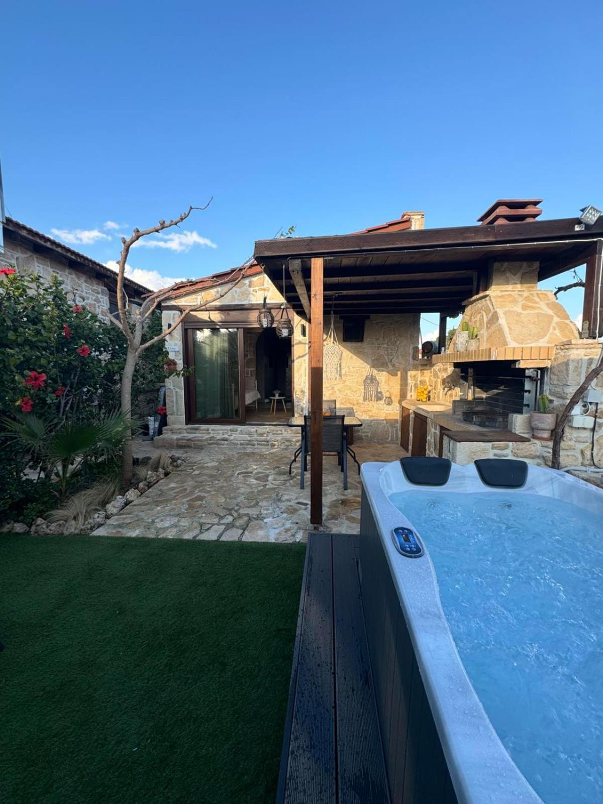 Villa Aspasia With Private Jacuzzi - Oasis Resort คอคคิโนส เปียร์โกส ภายนอก รูปภาพ